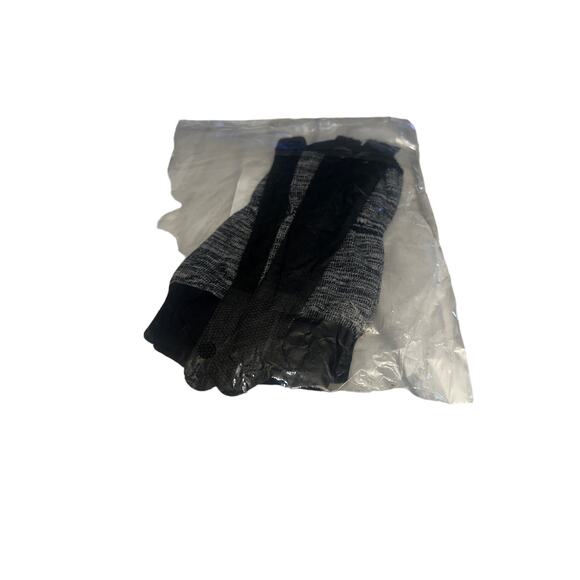 4-Piece Adjustable Non-Slip protective Dog Socks-Nylon/Cotton - Picture 5 of 9